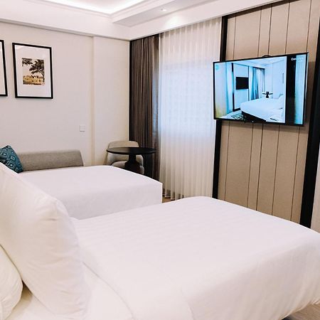Deka Hotel Surabaya Hr Muhammad Exterior foto