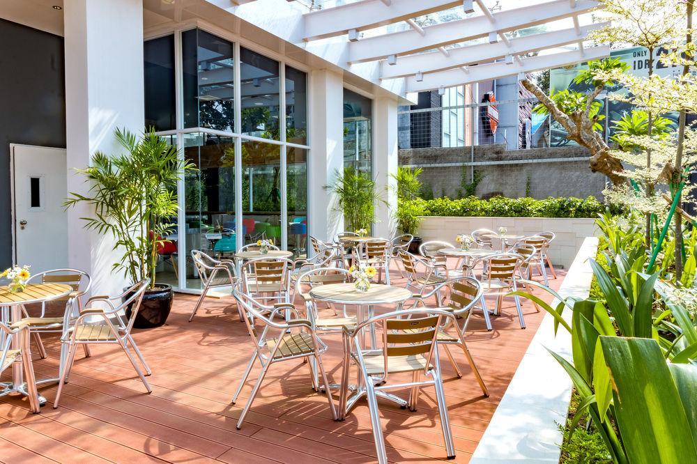 Deka Hotel Surabaya Hr Muhammad Exterior foto