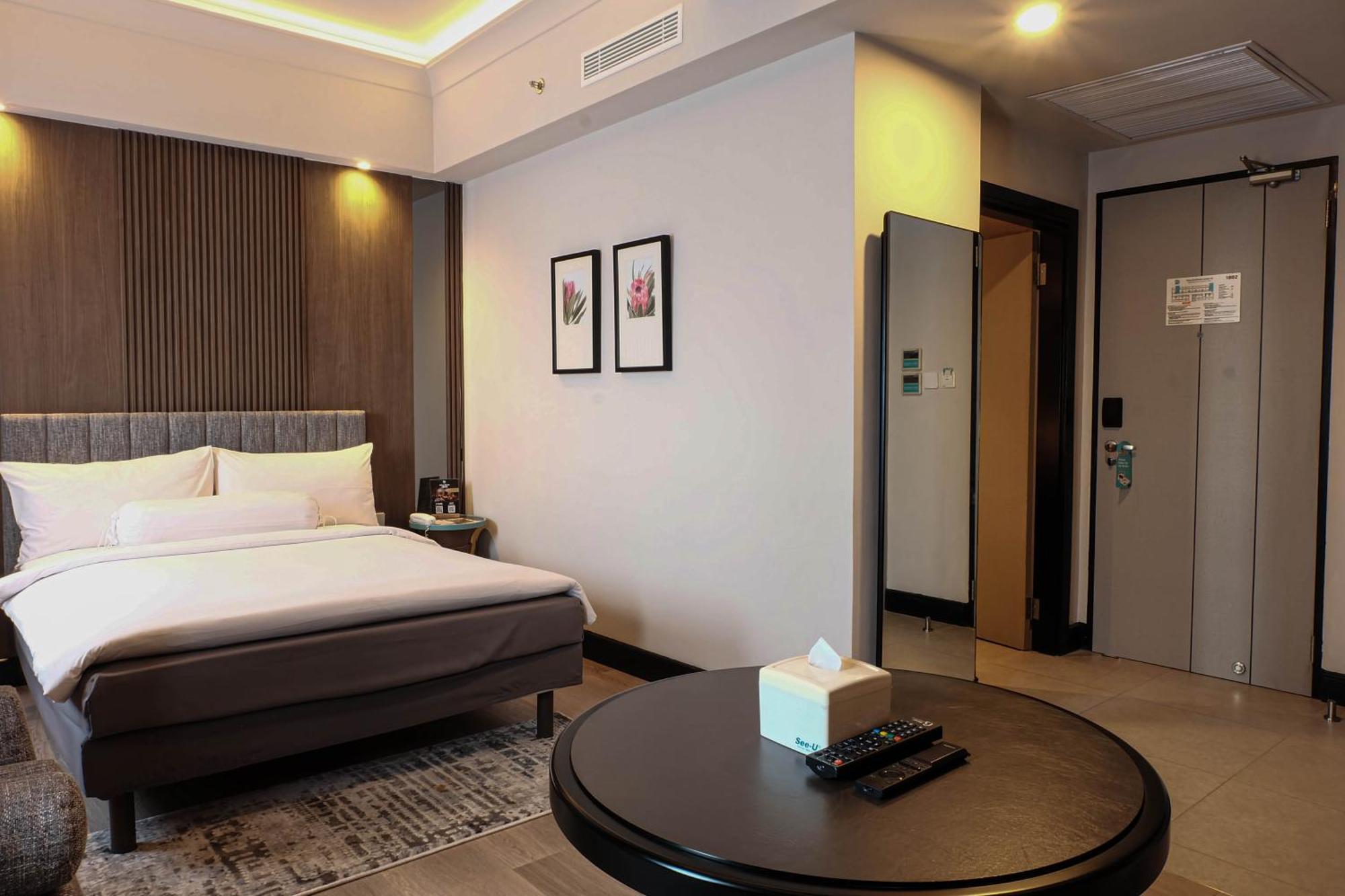 Deka Hotel Surabaya Hr Muhammad Exterior foto