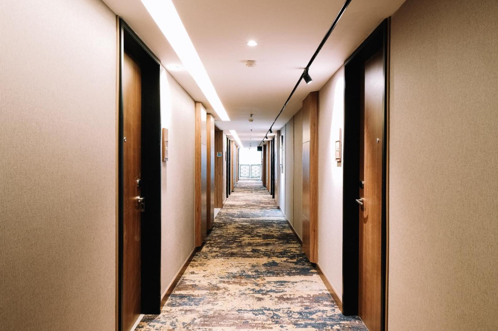 Deka Hotel Surabaya Hr Muhammad Quarto foto
